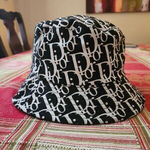 Bucket hat